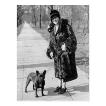 Frau mit französischer Bulldogge, Zwanzigerjahre Postkarte