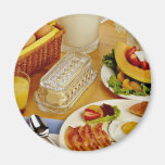 Frühstück des Speckes, Eier und Krug Milch fließen Magnets