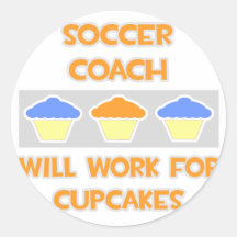 Fußball-Trainer… arbeitet für kleine Kuchen Runder Sticker