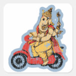 Ganesha, das einen Roller reitet Quadrataufkleber