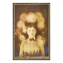 Geist-Fotografie der Geister, die eine Frau umgebe