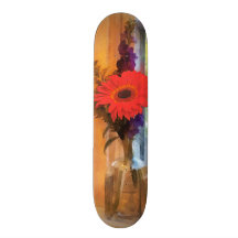 Gerbera-Gänseblümchen durch Küchen-Fenster Bedrucktes Skateboard
