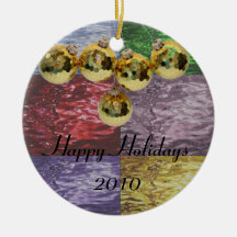 Glückliche Feiertags-Verzierungen im Buntglas Weihnachtsbaum Ornament
