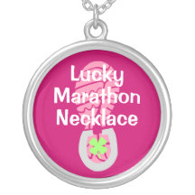 glückliche Marathonhalskette