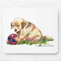 Goldener Welpe mit Ball Mousepads