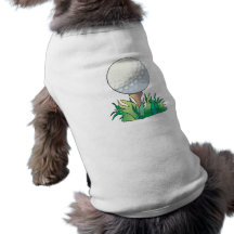 Golfball, der auf Golft-stück sitzt Haustier Tshirt