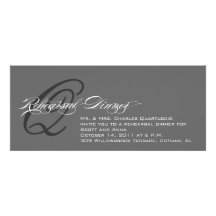 Graues Proben-Abendessen-Einladungs-Monogramm Q