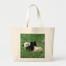 Großer Panda, der Bambus essend Lounging ist Leinentaschen