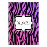 Heißer lila/rosa Zebra Stripes Monogramm Einladungskarte