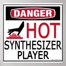 Heißer synthesizer-Spieler Plakate