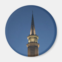 Helm eines Gebäude gegen dunkelblaues twighlight Magnete