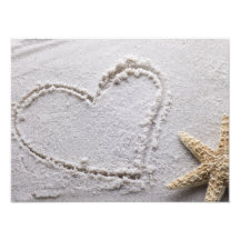 Herz gezeichnet im Sand Strandw an der Starfish-Sc Fotografien