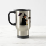 Hexe vor Kaffee-Reise-Becher Haferl