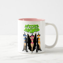 Hexen in der Bikini-Kaffeetasse mit rosa Futter