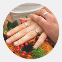 Hochzeitsblumenstrauß und Ringe Braut und Bräutiga