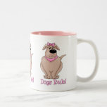 Hunderegel-Hund mit rosa Bandana-T-Shirts und Gesc tassen