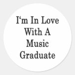 Ich bin in der Liebe mit einem Musik-Absolvent Runder Sticker