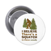 Ich glaube, dass es SQUATCH in diesem Holz gibt Anstecknadelbutton