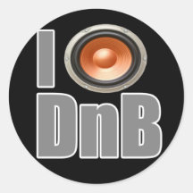 ICH SPIELE DnB Trommel- und Baßmusikhemden und -ga Runde Aufkleber