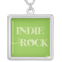Indie Felsen-Text auf Grün Personalisierter Schmuck