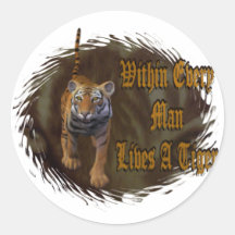 Innerhalb jedes Mannes lebt ein Tiger Runde Sticker