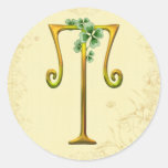 Irisches Goldmonogramm T Runde Sticker