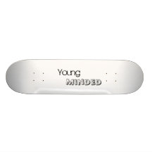 Junge gekümmert skateboard brett