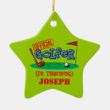 Jungen-Golfspieler, wenn personalisierte Verzierun Ornamente
