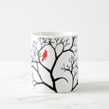 Kardinals-roter Vogel im Snowy-Winter-Baum Kaffee Haferl