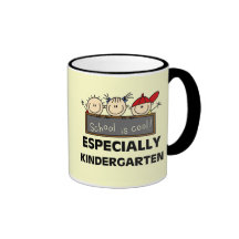 Kindergarten-Schule ist coole T-Shirts und Geschen Kaffee Haferl