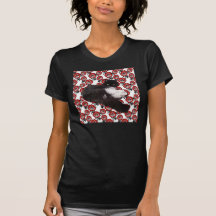 Kitty auf dem Rosent-shirt