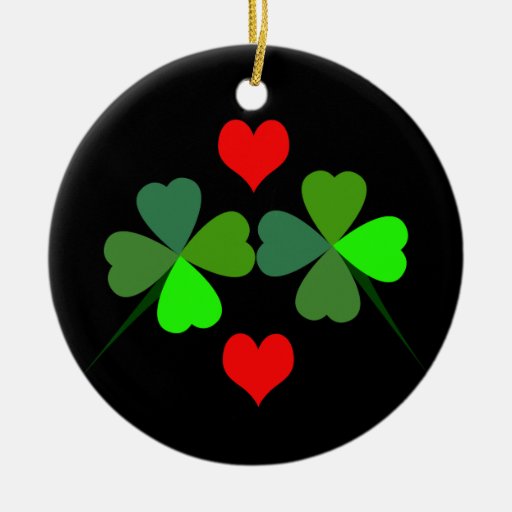 Kleeblätter und rote Herz-Verzierung Ornament