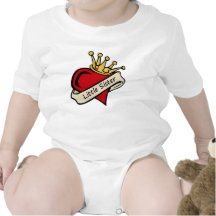 Kleine Schwester-Herz-Tätowierungst-shirt