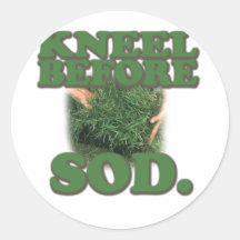 Knien vor Grasscholle Runde Sticker