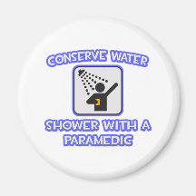 Konservieren Sie Wasser. Dusche mit einem Sanitäte Kühlschrankmagnet