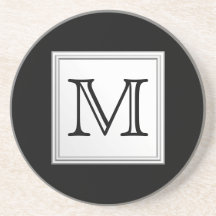 Kundenspezifisches Druckmonogramm. Schwarzes und b Bierdeckel