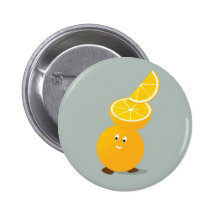Lächelnde Orange mit den Scheiben gestapelt auf se Button