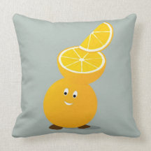 Lächelnde Orange mit orange Scheiben auf Kopf Zierkissen