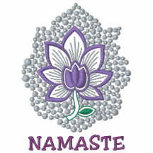 Langes die Hülsen-Hemd der Yoga-Namaste gestickten
