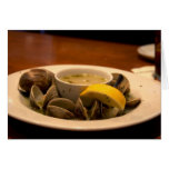 Leckere Schüssel gedämpfte Muscheln in der Suppe Grußkarten