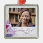 Lila Blumenfoto-Abschluss der personalisierten Pfl Ornament