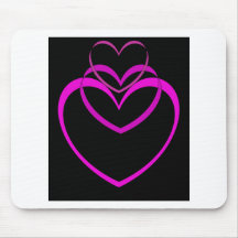 Lila Herz-ungewöhnlicher Valentinstag-Schwarzentwu Mousepads