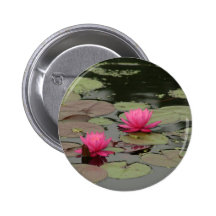 Lilien-Auflagen mit rosa Blumen Anstecknadel
