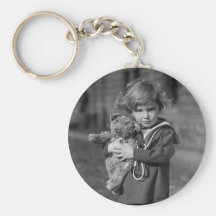 Little Boy mit Teddybären: 1923 Schlüsselanhänger