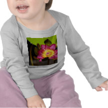 Lotos-Blume Tshirt
