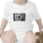Löwe hört zu meinem Herzschlag Tshirts
