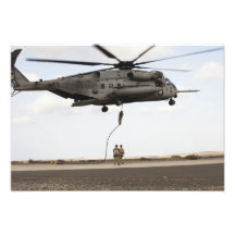 Luftwaffe pararescuemen leiten einen Kampfeinsatz Foto Drucke