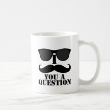 Lustiger i-Schnurrbart Sie ein Fragen-Schwarz-Sonn Kaffee Tasse