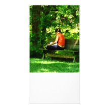 Mädchen-Lesung im Park Individuelle Photo Karten
