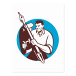 männlicher Verfasserjournalist, der einen Stift ha Postkarte